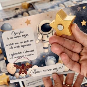 Cartoncino con stella in gesso magnetica incisa